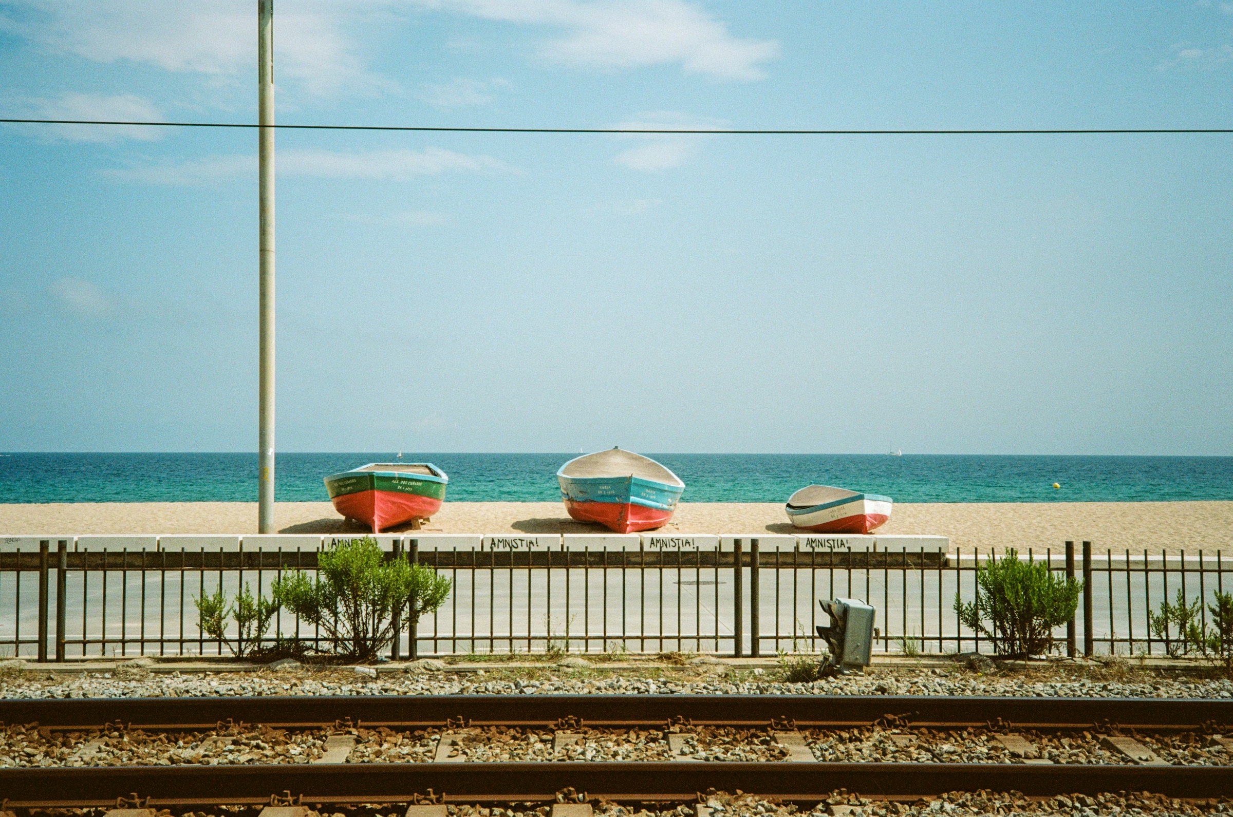 Playa de Badalona, con la vía del tren