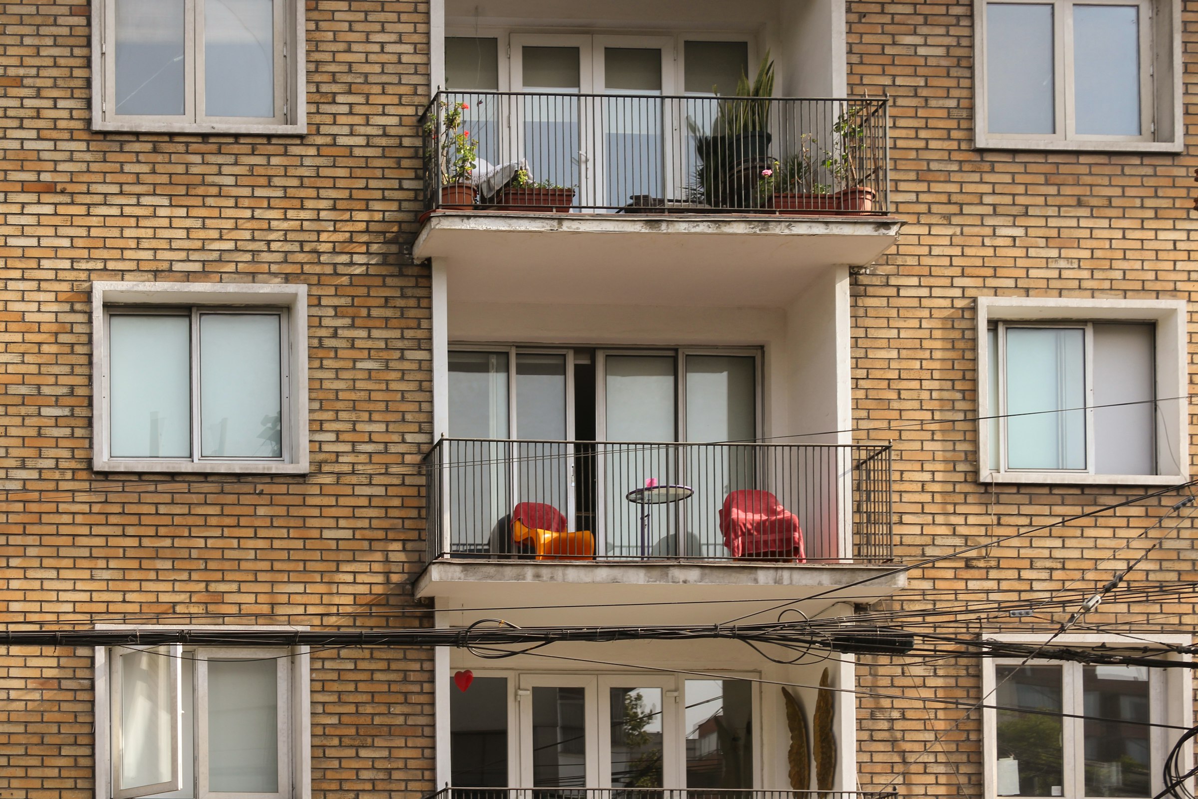 Bloque de viviendas con balcones